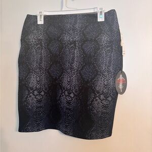 Chic Black Snake Print Pencil Skirt